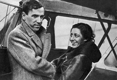 英国飞行员艾米·约翰逊（Amy Johnson）即将于1932年前往开普敦。 作者 不明