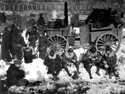 1918年12月，在俄罗斯西伯利亚的一个美国步兵营地。 作者 不明