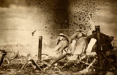 HE炮弹爆炸，第一次世界大战，1914-1918年，1933年。 作者 不明