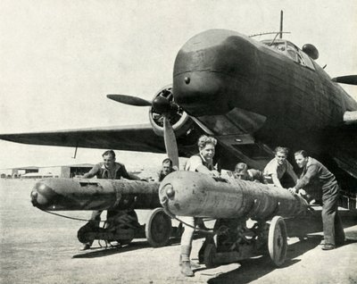 1945年，c1942-1943年，可以运载鱼雷数百英里的飞机。 作者 不明