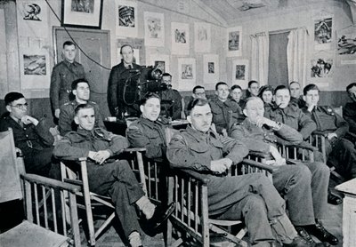 陆军艺术小组：Adrian Hill，RBA，ROI，讲授《毕加索的艺术与目标》，1944年 作者 不明