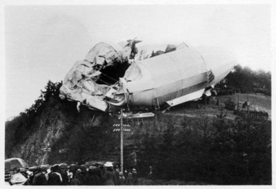 齐柏林飞艇Z2 LZ5陆军在暴风雨中困在魏堡附近，德国，1910年，1933年 作者 不明