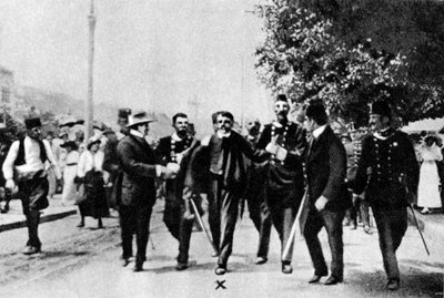 加夫里洛·普林西普（Gavrilo Princip）被捕，弗朗兹·斐迪南大公（1914） 作者 不明