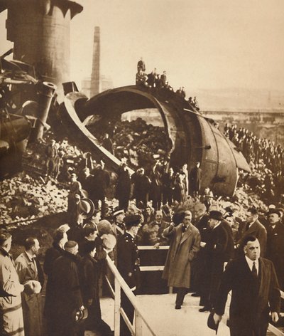 1936年，在南威尔士的废弃钢铁厂，1936年 作者 不明