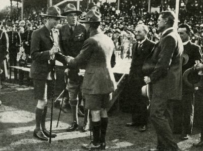 1927年，1937年，在澳大利亚阿德莱德举行的童子军和女童军游行上。 作者 不明