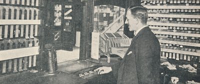 1926年，威斯敏斯特的自动售票机和自动找票机 作者 不明