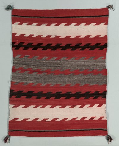带状地毯c。 1890-1900。 作者 不明