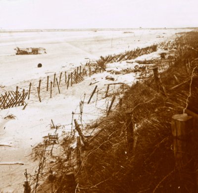 海滩上的带刺铁丝网，比利时法兰德斯，Nieuwpoort-Bad，c1914-c1918 作者 不明
