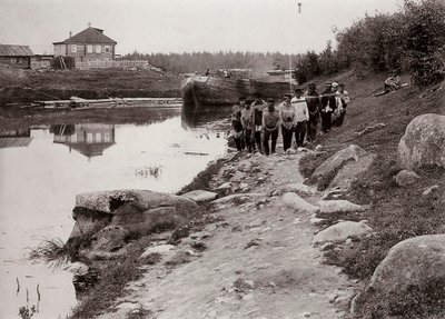 伏尔加河上的驳船运输车，c1895 作者 不明
