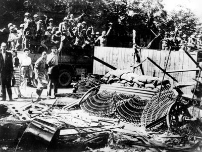 1944年8月，巴黎协和广场附近竖起路障 作者 不明