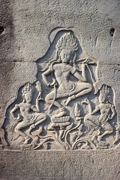 Bayon 天体舞者雕刻成柱子，柬埔寨暹粒 作者 不明
