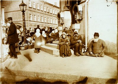 1907年，俄罗斯莫斯科瓦拉姆修道院前的乞eg 作者 不明
