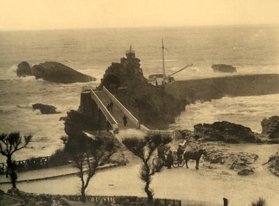 比亚里茨（Biarritz）-罗彻（Rocher de la Vierge），大约1930年。 作者 不明