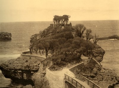 比亚里兹（Biarritz）-巴斯塔岩石（Cock of Basta），建于1930年。 作者 不明