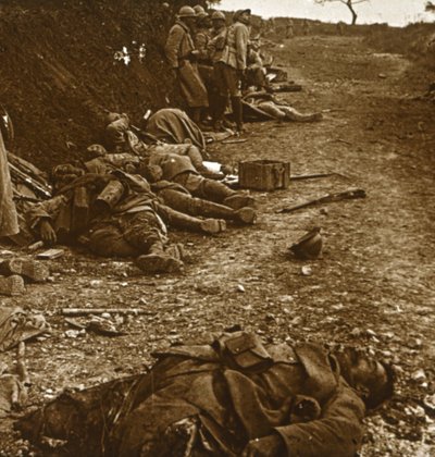 1918年法国北部占领库尔塞勒之后的遗体 作者 不明