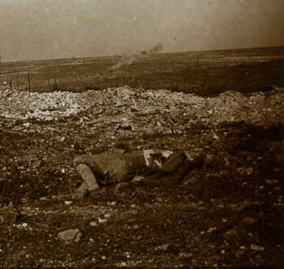 远处有弹幕射击的身体，c1914-c1918 作者 不明