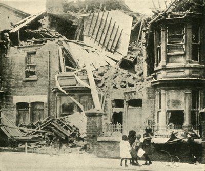 炸弹损坏的房屋，第一次世界大战，哈特尔普尔，1914年12月，c1920。 作者 不明