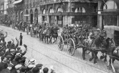 1914年8月，法国鲁昂的英式火炮，1926年8月 作者 不明