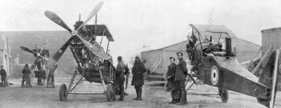 英国皇家飞行队飞机正在维修，c1916 作者 不明
