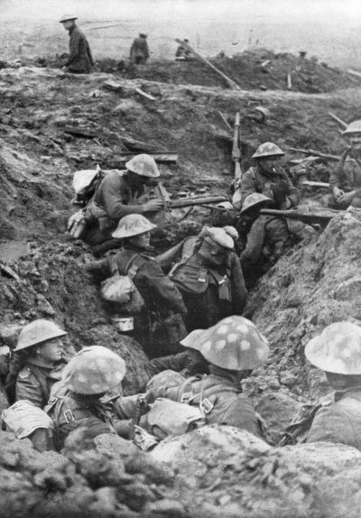 1917年10月30日，英军在比利时伊普尔附近的Menin路 作者 不明