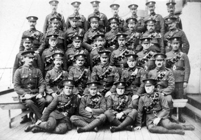 1914年11月，英国军队在皇家爱德华号监狱船上停泊 作者 不明