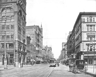 美国，密苏里州圣路易斯，栗子街北面的百老汇，摄于1900年。 作者 不明