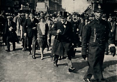 1928年和1945年的预算案。 作者 不明