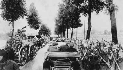 繁忙的道路，第一次世界大战，1915年 作者 不明