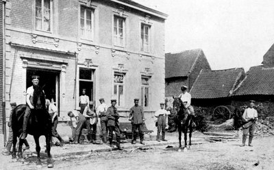 第一次世界大战，1914年被德国人摧毁的Mouland咖啡馆 作者 不明