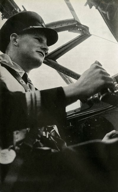 第二次世界大战的BOAC蚊子飞行员Gilbert Rae上尉。 c1939-c1944 1946。 作者 不明
