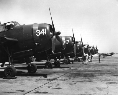1951年随兰利号航母转移到法国的舰载机 作者 不明