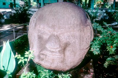公元前1500年至公元前时期，危地马拉蒙特阿尔托雕刻的整体头 作者 不明
