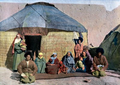 房屋外的中亚家庭，建于1890年 作者 不明