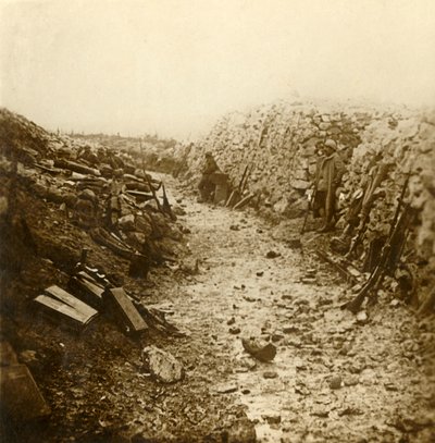 法国北部凡尔登市Froideterre的中央电话亭，建于1916年 作者 不明