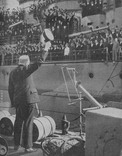 丘吉尔回应了1941年威尔士亲王号HMS乘员的欢呼 作者 不明