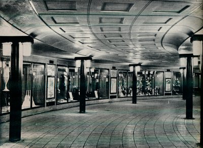 皮卡迪利广场站的流通区域，1929年 作者 不明