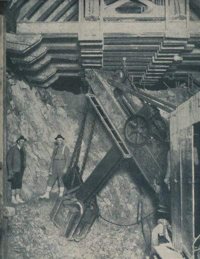 为科罗拉多城隧道开凿山脉的心脏，c1935年 作者 不明