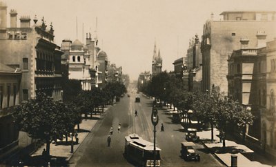 澳大利亚墨尔本柯林斯街（Collins Street），建于1920年代。 作者 不明
