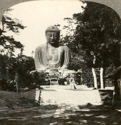 日本人尊敬的巨大佛像，位于日本镰仓的西尔万神庙，c1900年。 作者 不明