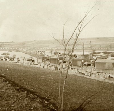 法国北部凡尔登的VoSacrée上的卡车柱，c1914-c1918。 作者 不明