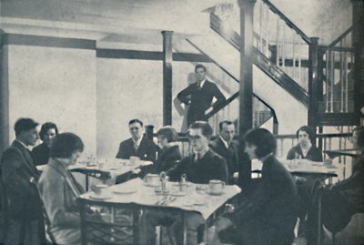 舒适的乘客和奇妙的中央控制室，c1935 作者 不明