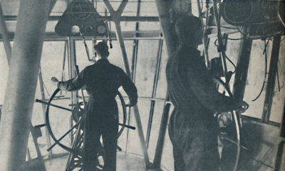 舒适的乘客和奇妙的中央控制室，c1935 作者 不明
