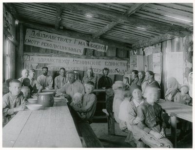 1930年代初期，苏联共产主义农业集体化 作者 不明