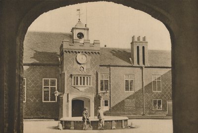 伦敦富勒姆主教宫的庭院和正门，摄于1935年。 作者 不明