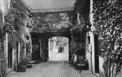1924-1926年，诺丁汉郡绍斯韦尔，撒拉逊斯人头客栈庭院 作者 不明