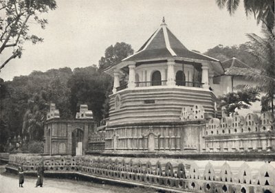 1926年在康提的圣牙佛寺。 作者 不明