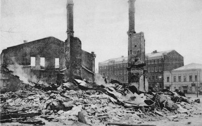 1905年12月，俄国革命后，莫斯科的街道上遭到破坏 作者 不明