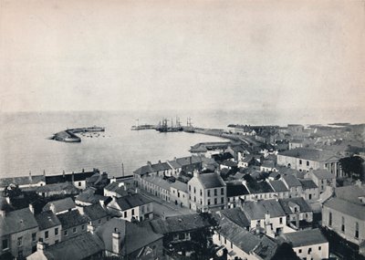 多纳加德（Donaghadee）-高耸的教堂，展示港口，1895年 作者 不明