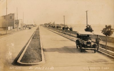 El Malecon，西恩富戈斯，古巴，摄于1910年。 作者 不明