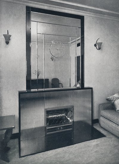 James Clark＆Son Ltd.的电壁炉和壁炉架，1940年 作者 不明